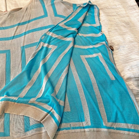 PONCHO, TURQUOISE & LT GREY, ONE SIZE, REVERSIBLE, SILKY VISCOSE, OPEN SIDES - Picture 9 of 10